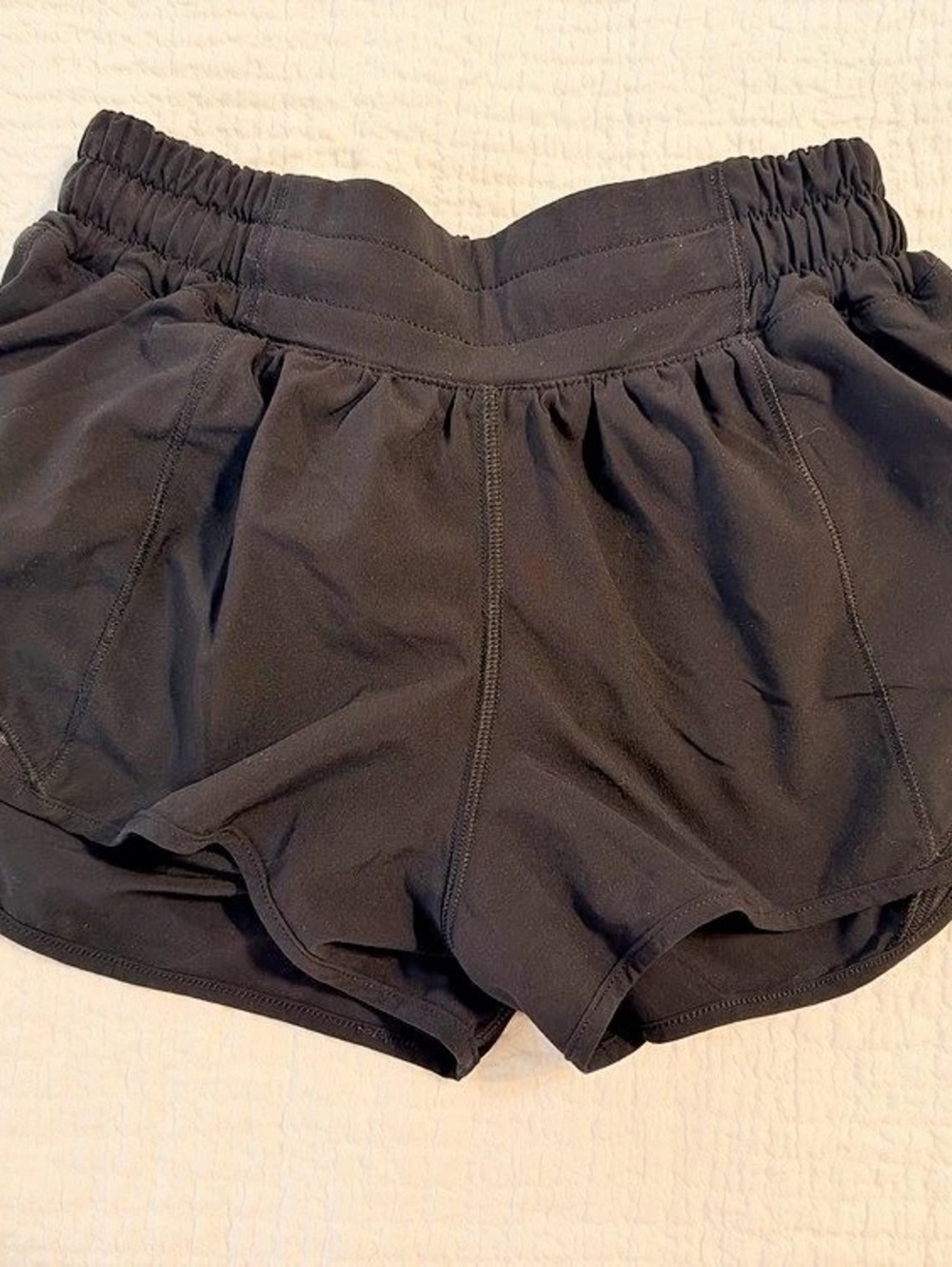 lululemon Hotty Hot Low-Rise Lined Short 2.5" Black Size 2